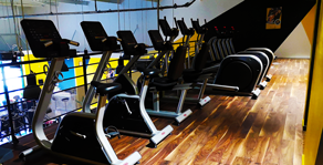 EVue de l'étage de la plateforme pour salle de sport installée par ACR